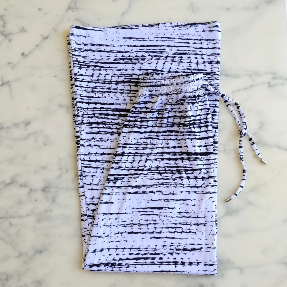 NWT. Cynthia Rowley Rayon and Spandex Black and White Patterned Maxi Skirt.